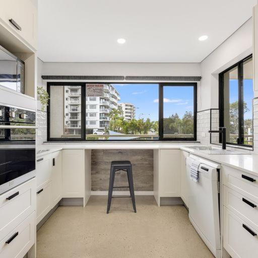 Joanne 3* Caloundra